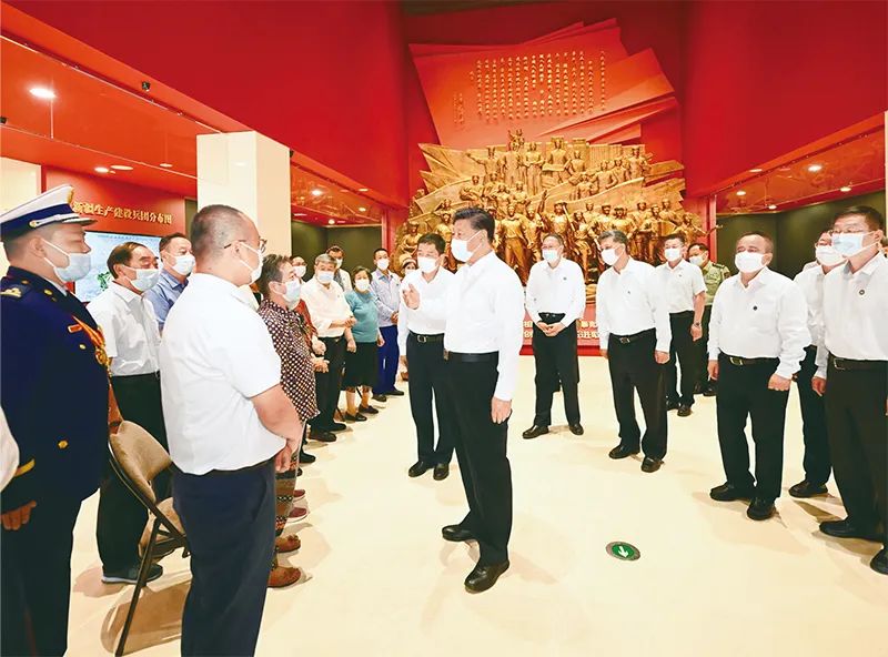 [封面圖片][高層聲音]《求是》雜志發表習近平總書記重要文章《堅持和發展中國特色社會主義要一以貫之》.jpg