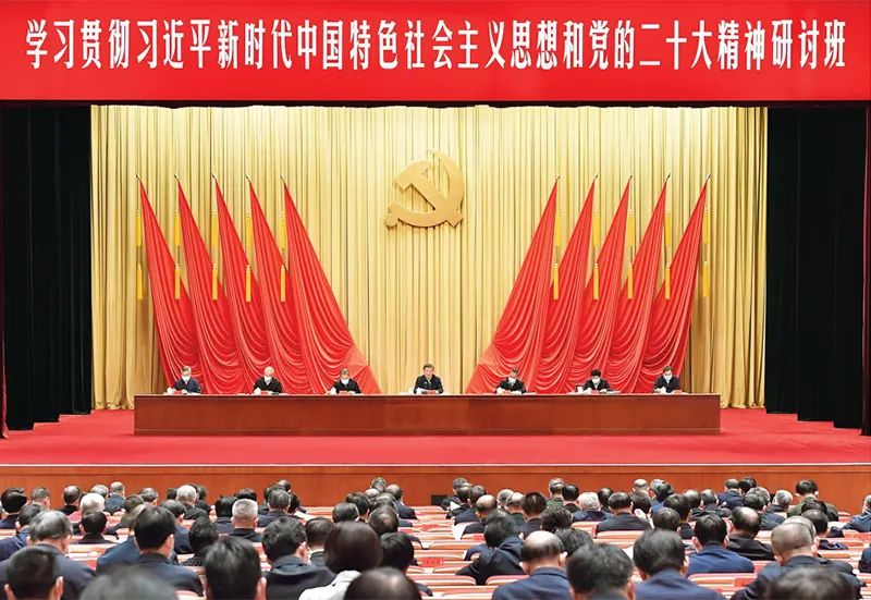 [封面圖片][高層聲音]《求是》雜志發表習近平總書記重要文章《在學習貫徹習近平新時代中國特色社會主義思想主題教育工作會議上的講話》.jpg
